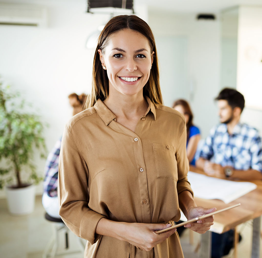 Camille Dubois, cheffe de projet chez SOLVIA, spécialisée dans la gestion de projets d’habitat modulaire en France